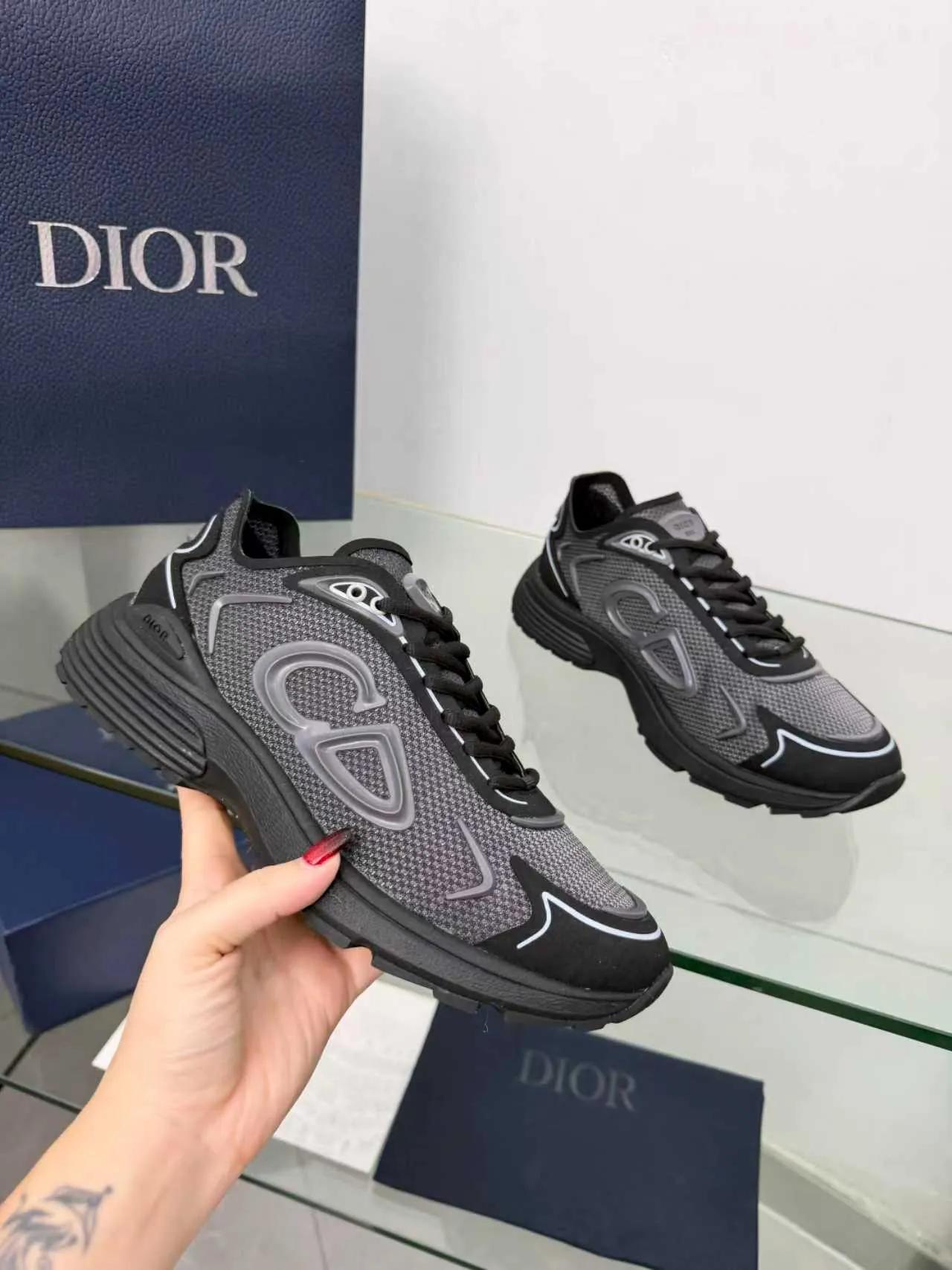 Men's men's shoes P560! DIOR#B30 COUNTDOWN TECH shoes 1. Inspired by lighter running shoes this season 2. Made of multi-layer transparent nylon upper, full of futuristic feel 3. CD30 rubber logo on the tongue/heel to highlight the brand style 4. Equipped with ultra-light foam midsole for the ultimate comfortable wearing experience 5. The entire series uses WELDED (seamless bonding) technology to ensure durability and lightness 6. Full-size dopamine color matching, perfect choice for couples shoes😜